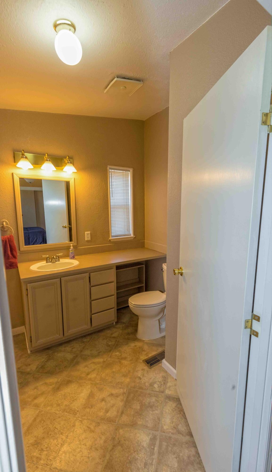 6223 Southwest Rim Road Terrebonne, OR 97760 - Photo 13 of 21 Master Bath