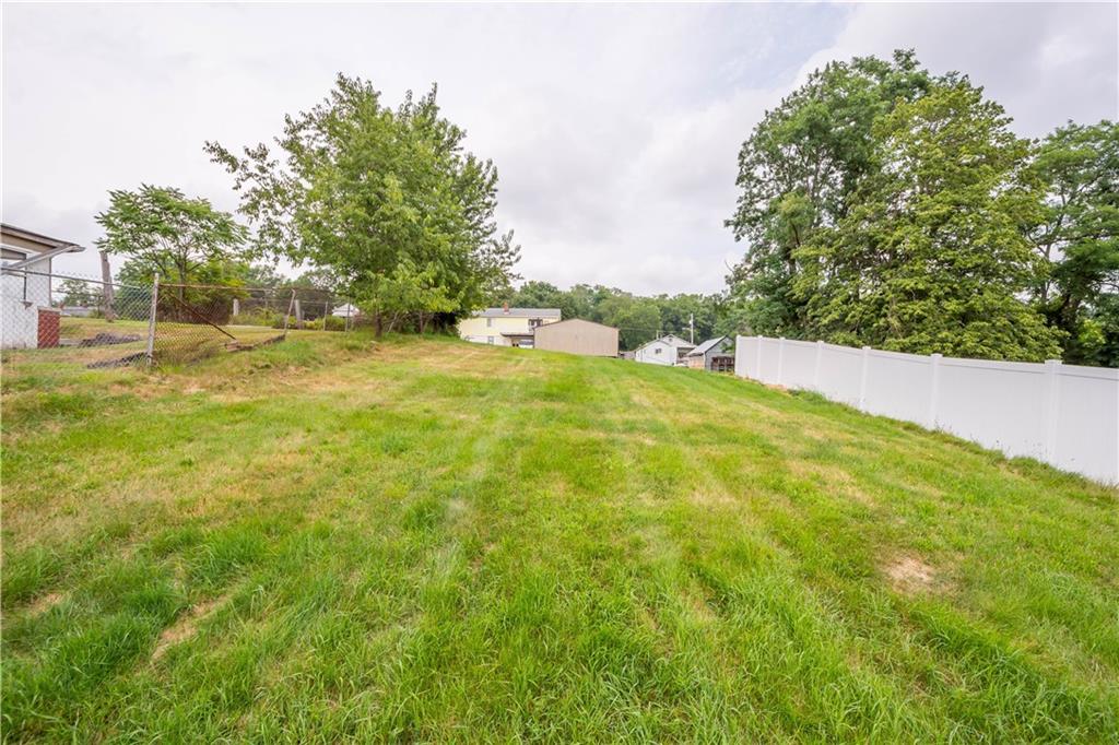 352 Pershing Avenue Houston, PA 15342 - Photo 4 of 19