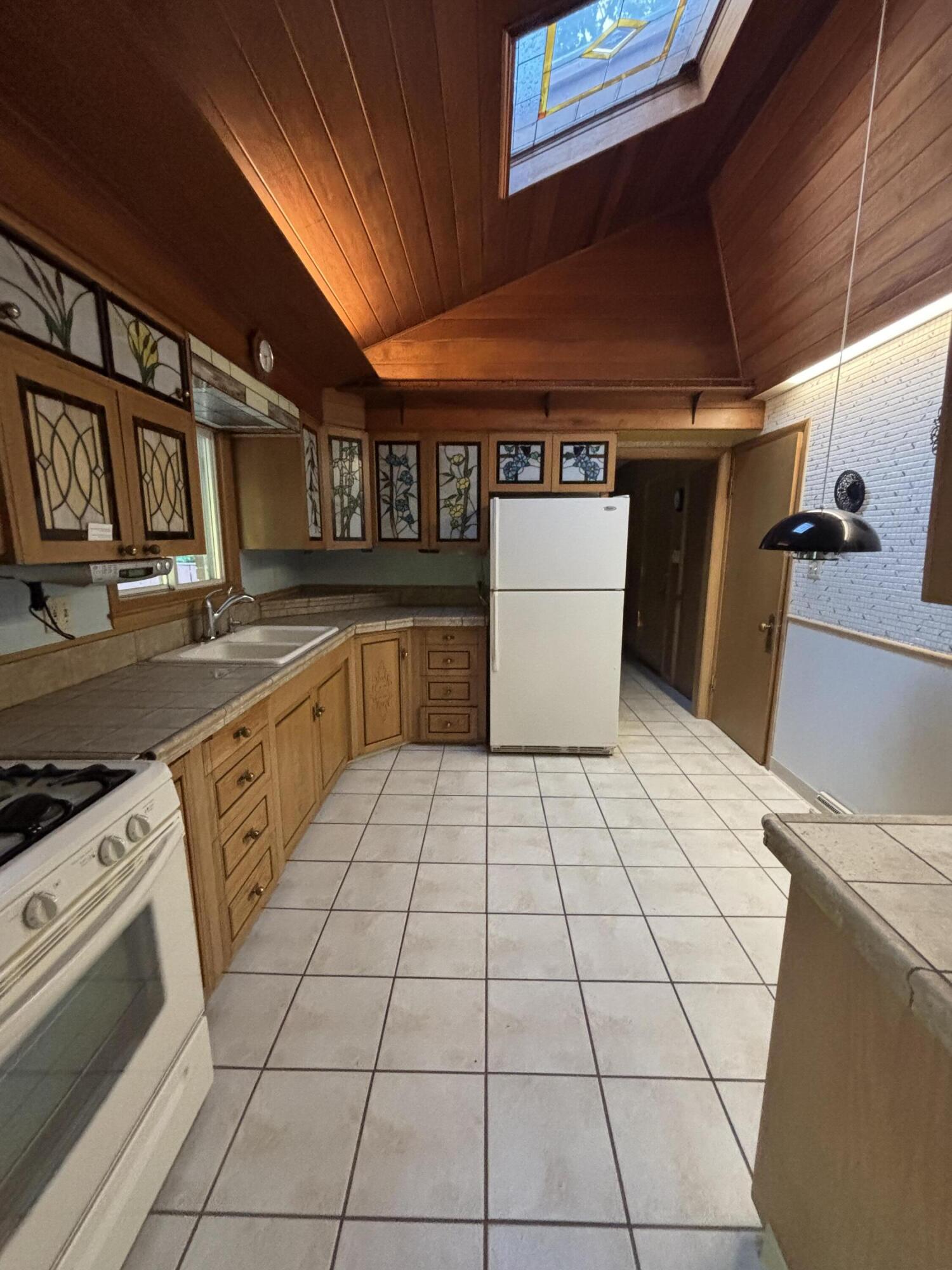 1701 West Donges Bay Road Mequon, WI 53092 - Photo 8 of 29 Kitchen