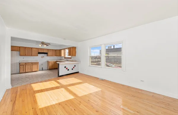 $395,900 | 3556 South Ashland Avenue, Chicago, IL 60609