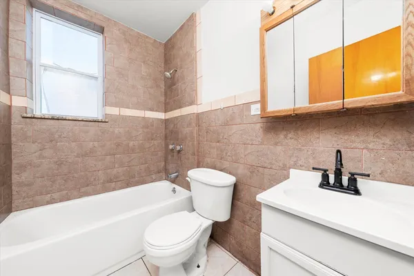 $395,900 | 3556 South Ashland Avenue, Chicago, IL 60609