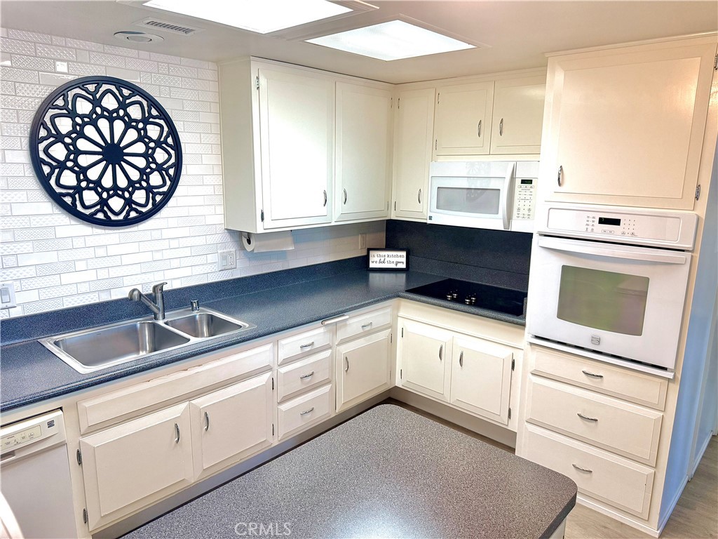 1075 Brookline Road Seal Beach, CA 90740 - Photo 17 of 35