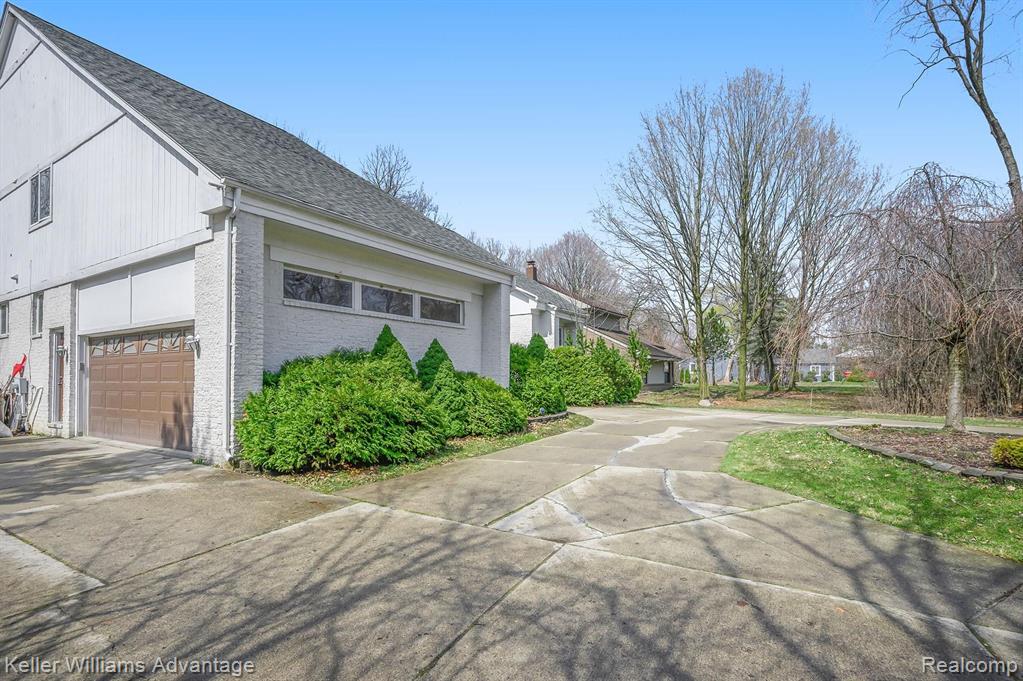 6940 Drake Road West Bloomfield, MI 48322 - Photo 37 of 59 Gallery Image 37