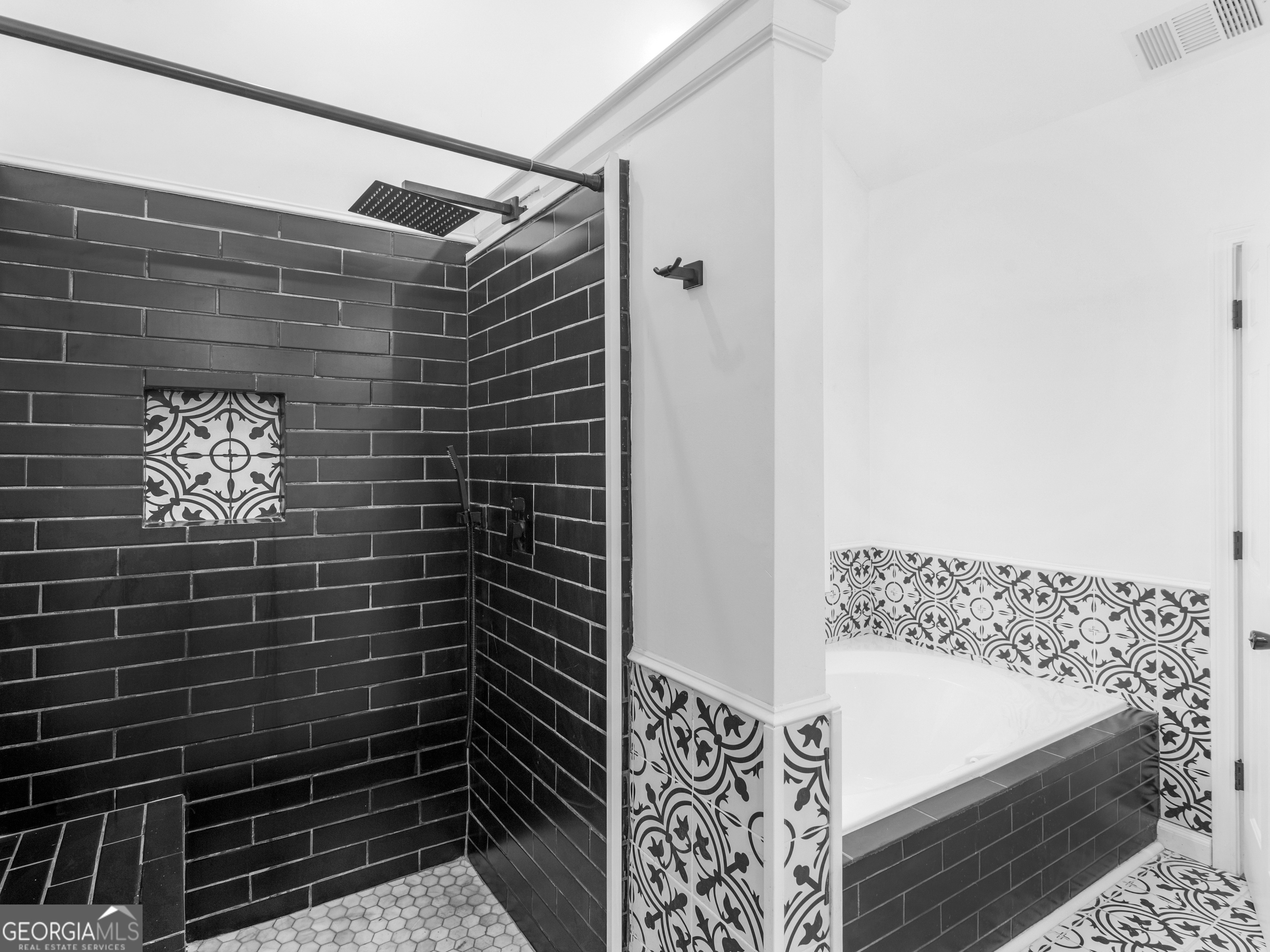 545 Barhams Ridge Drive McDonough, GA 30252 - Photo 30 of 55 a bathroom with a shower