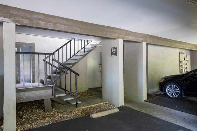 a view of entryway with a rug
