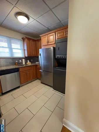 $2,400 | 225 Westwood Avenue, Unit 7), Westwood, NJ 07675