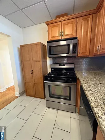 $2,400 | 225 Westwood Avenue, Unit 7), Westwood, NJ 07675