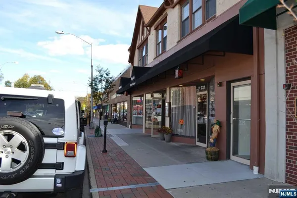 $2,400 | 225 Westwood Avenue, Unit 7), Westwood, NJ 07675