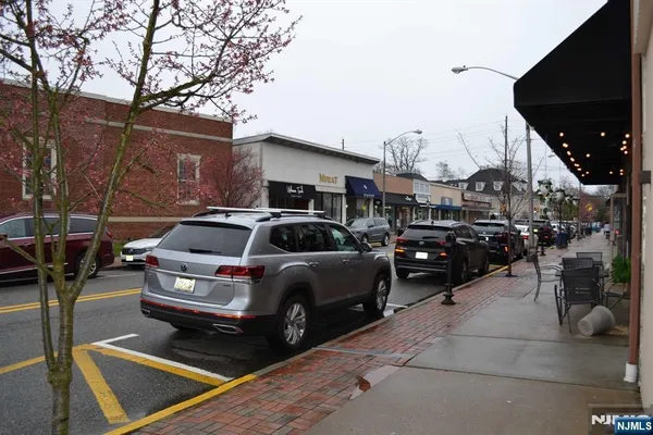 $2,400 | 225 Westwood Avenue, Unit 7), Westwood, NJ 07675