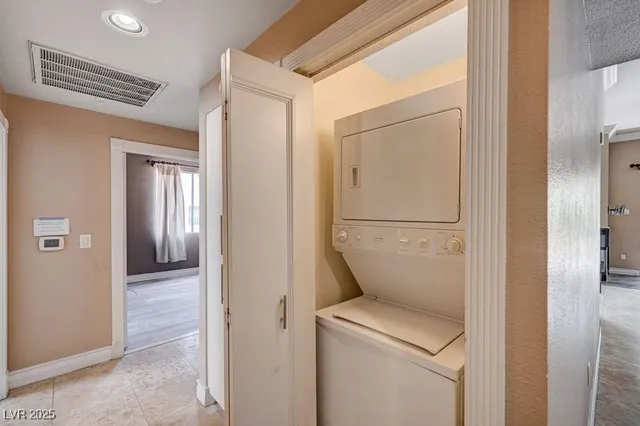$1,800 | 210 East Flamingo Road, Unit 301, Las Vegas, NV 89169