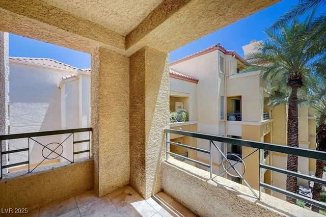 $1,800 | 210 East Flamingo Road, Unit 301, Las Vegas, NV 89169