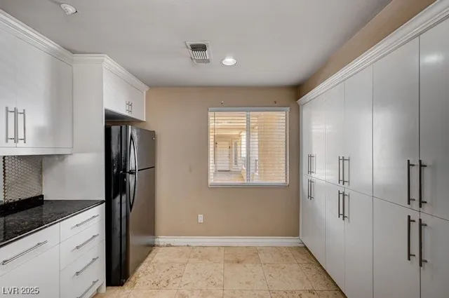 $1,800 | 210 East Flamingo Road, Unit 301, Las Vegas, NV 89169