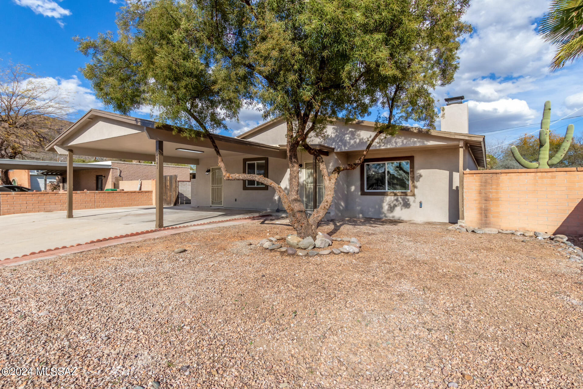 4541 South Seymour Road Tucson, AZ 85757 - Photo 2 of 28 Facetune_20-03-2024-16-12-36