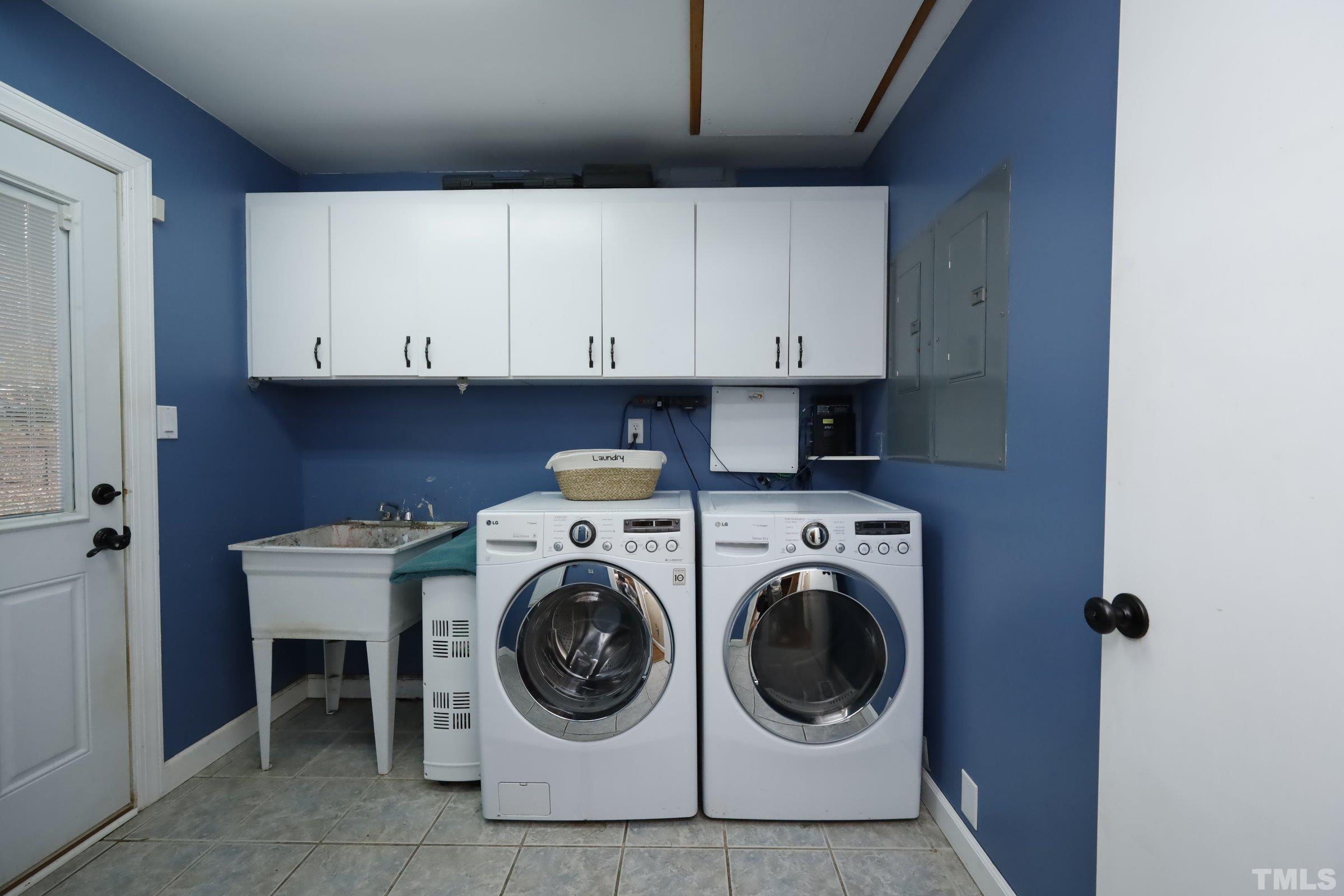 10904 Brass Kettle Road Raleigh, NC 27614 - Photo 27 of 41 a utility room with dryer and washer