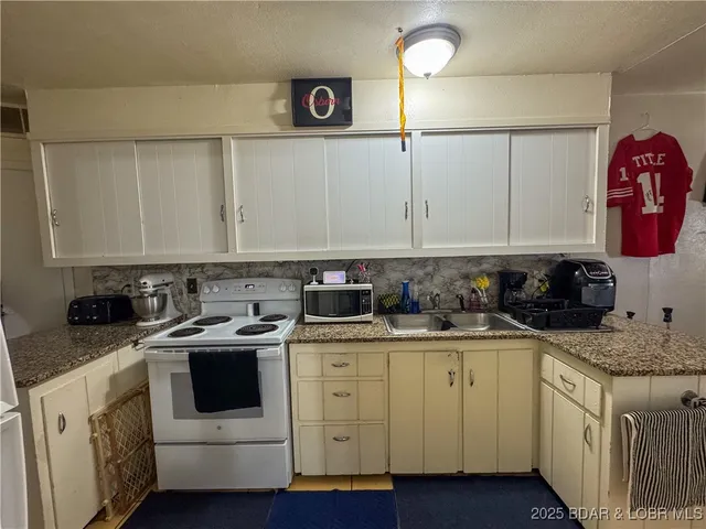 $199,000 | 404 & 406 South Hunter, Versailles, MO 65084