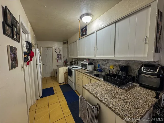 $199,000 | 404 & 406 South Hunter, Versailles, MO 65084