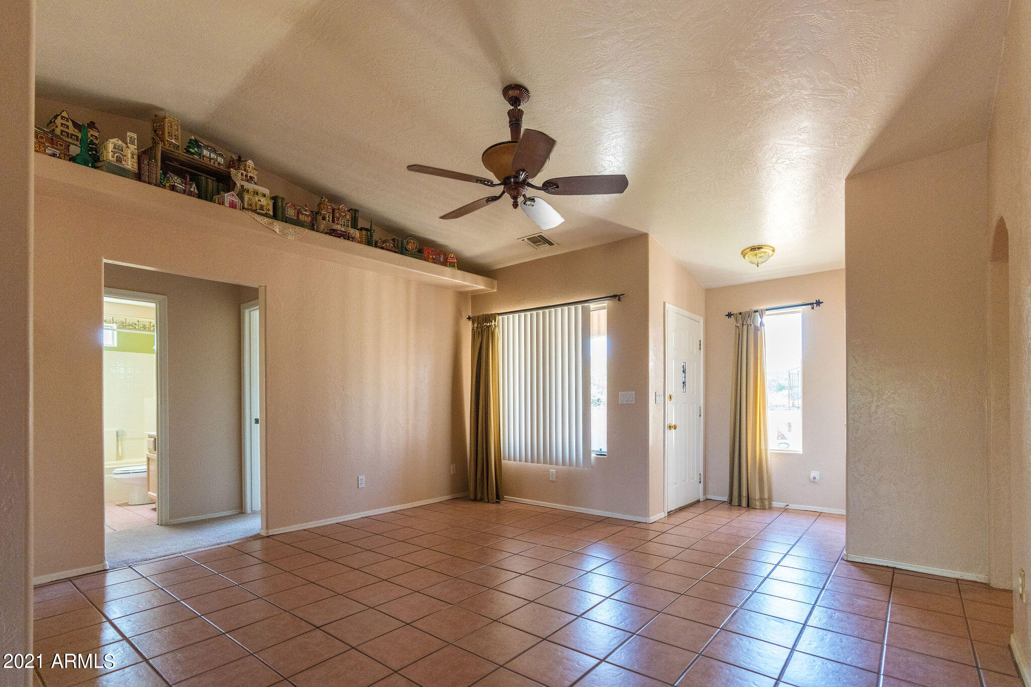 1434 Noni Court Rio Rico, AZ 85648 - Photo 4 of 31 main living area