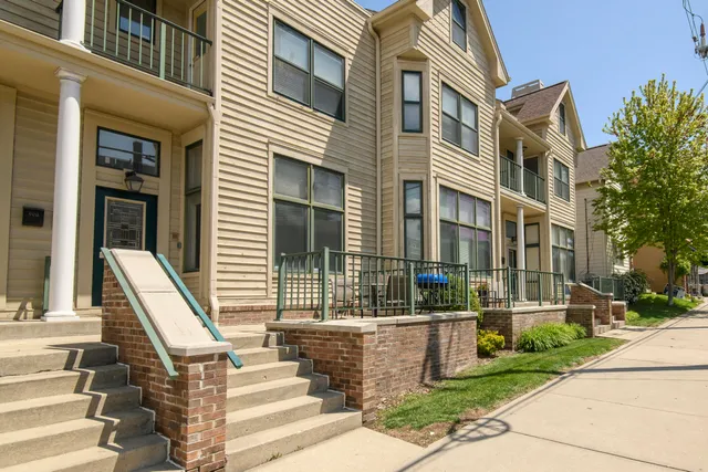 $465,000 | 902 East Brady Street, Milwaukee, WI 53202