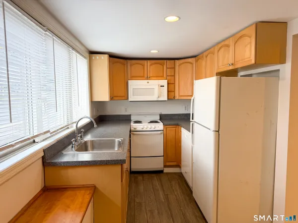 $1,550 | 25 Saugatuck Avenue, Unit 9, Westport, CT 06880