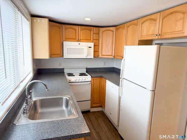$1,550 | 25 Saugatuck Avenue, Unit 9, Westport, CT 06880