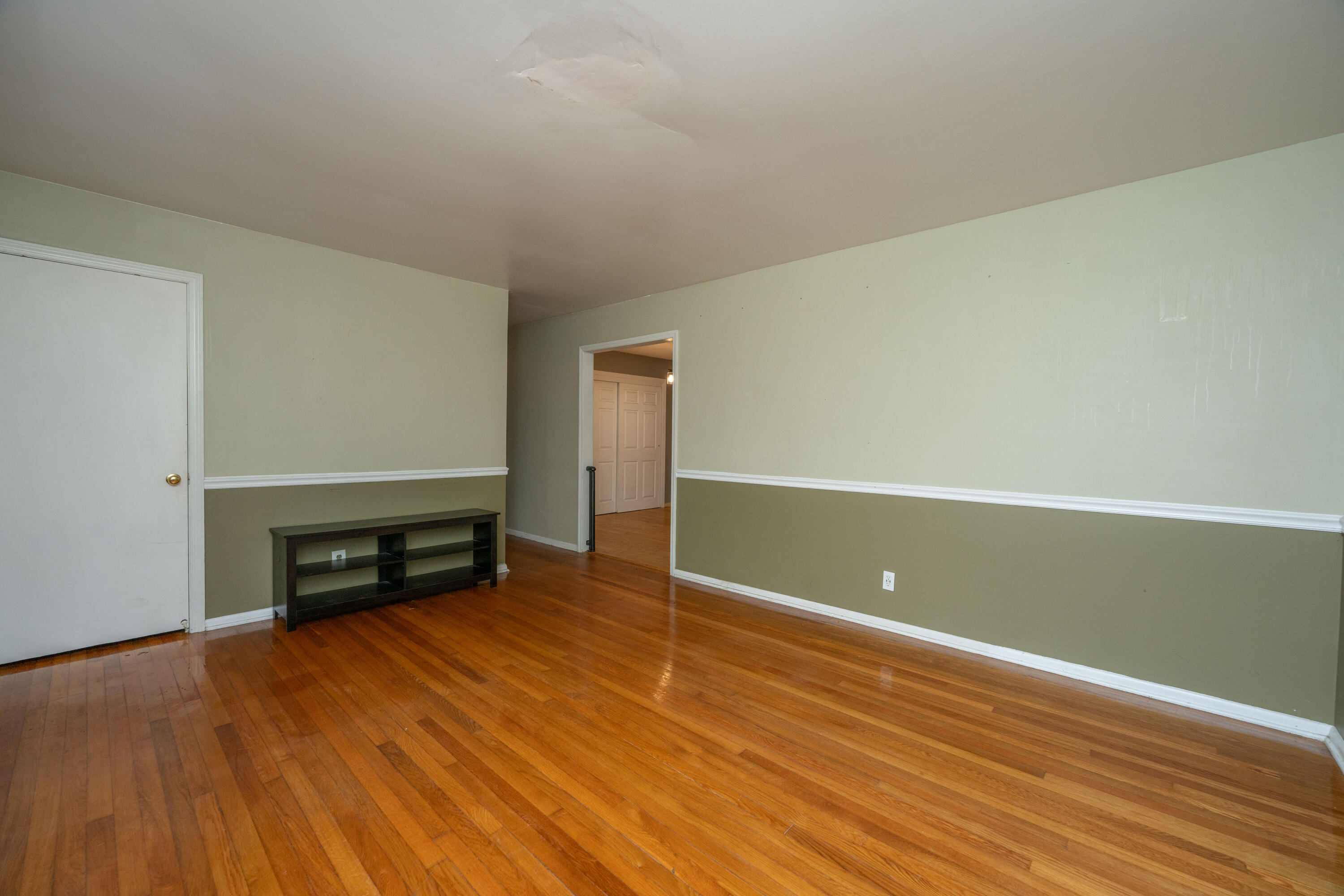 1121 Inverness Lane Hanahan, SC 29410 - Photo 11 of 43 1121InvernessLn013