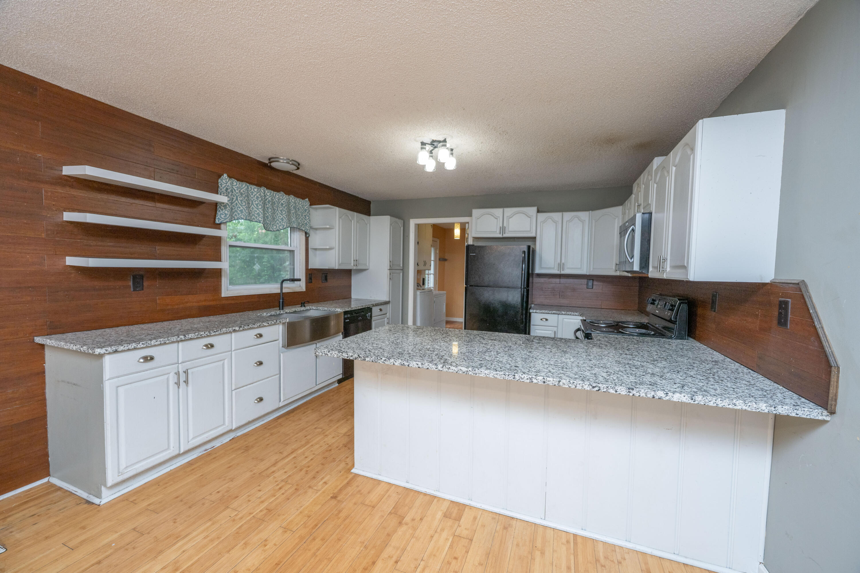 1121 Inverness Lane Hanahan, SC 29410 - Photo 14 of 43 1121InvernessLn016