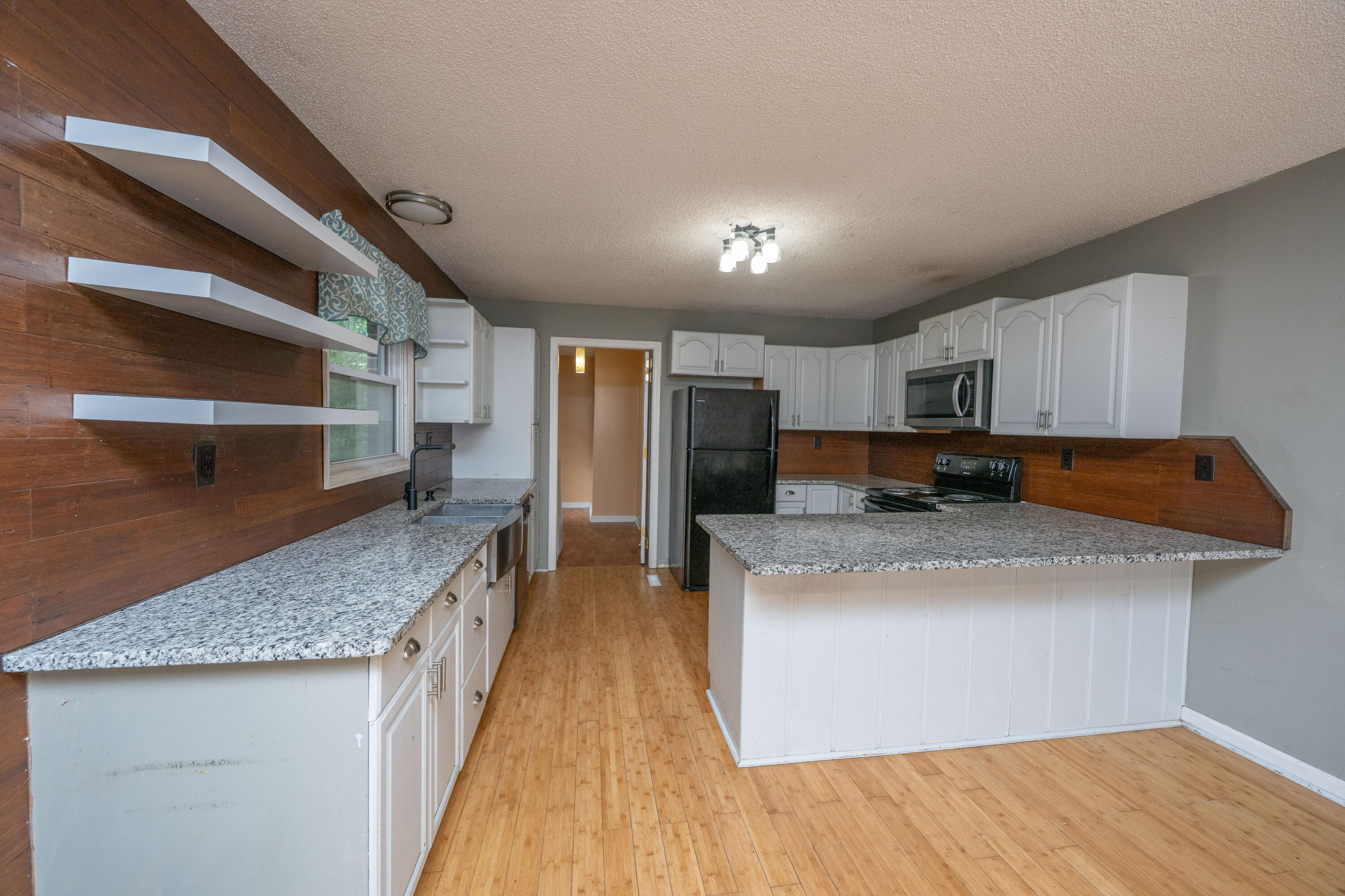 1121 Inverness Lane Hanahan, SC 29410 - Photo 15 of 43 1121InvernessLn017