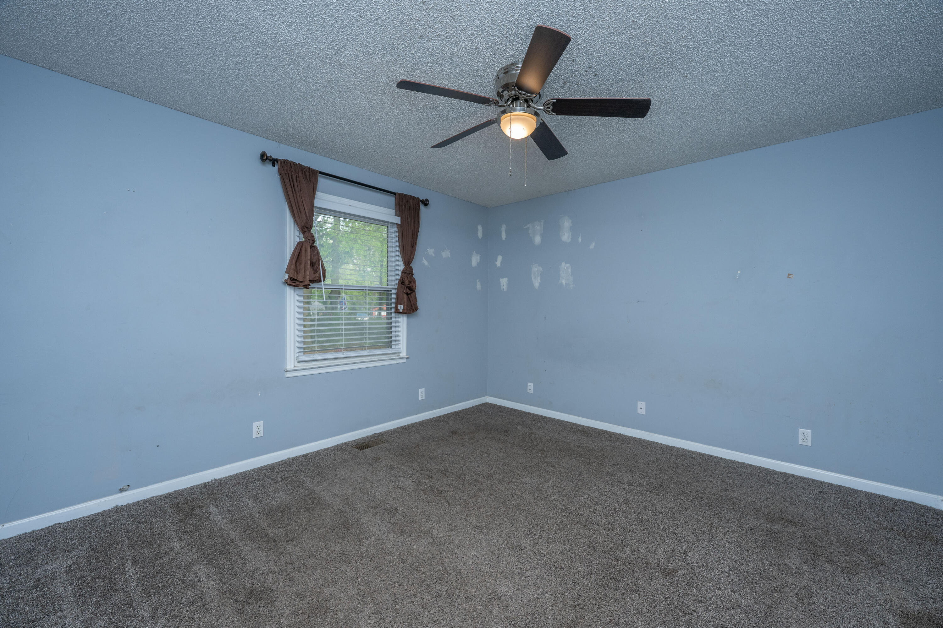 1121 Inverness Lane Hanahan, SC 29410 - Photo 23 of 43 1121InvernessLn025