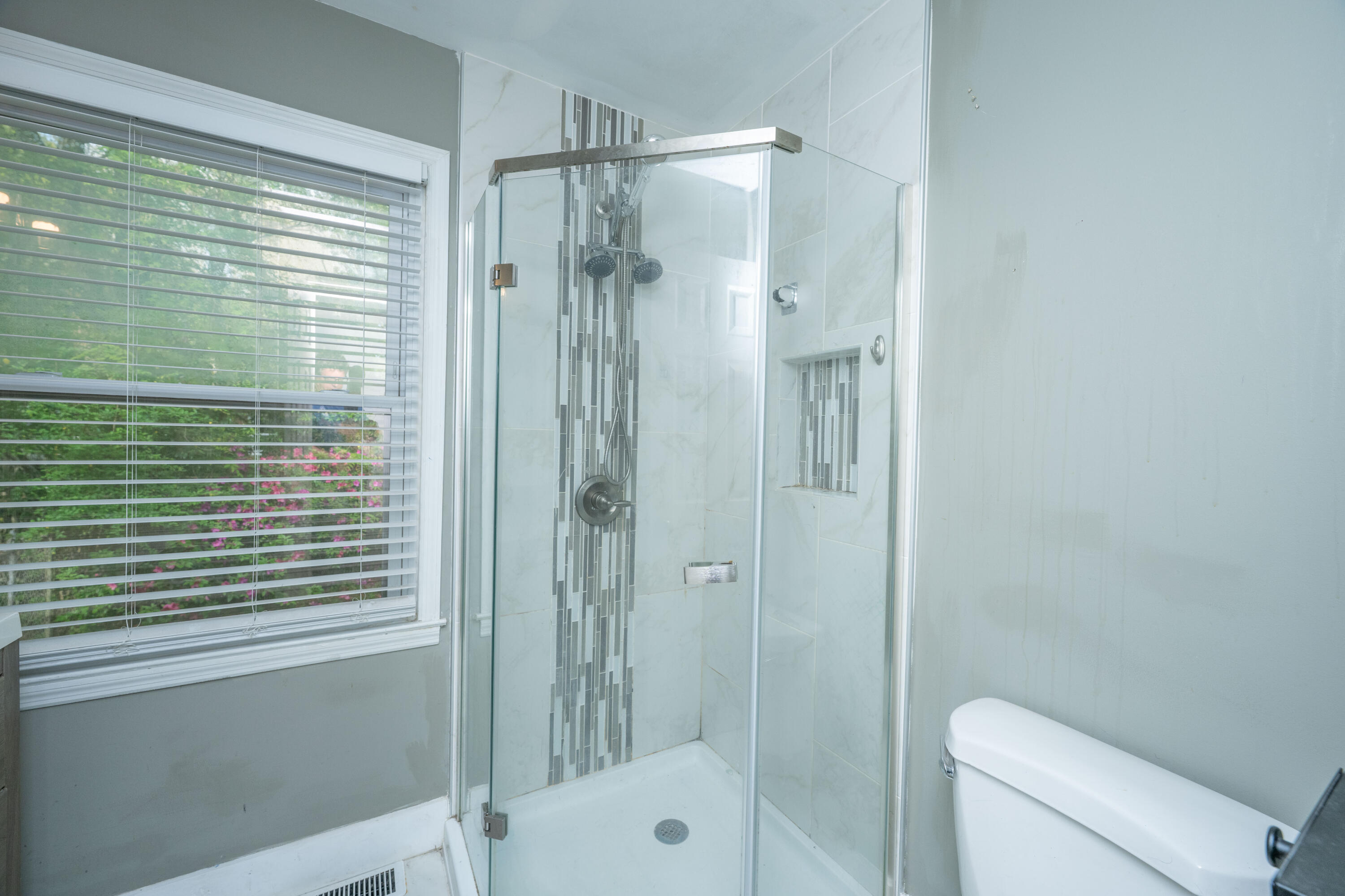 1121 Inverness Lane Hanahan, SC 29410 - Photo 25 of 43 1121InvernessLn027