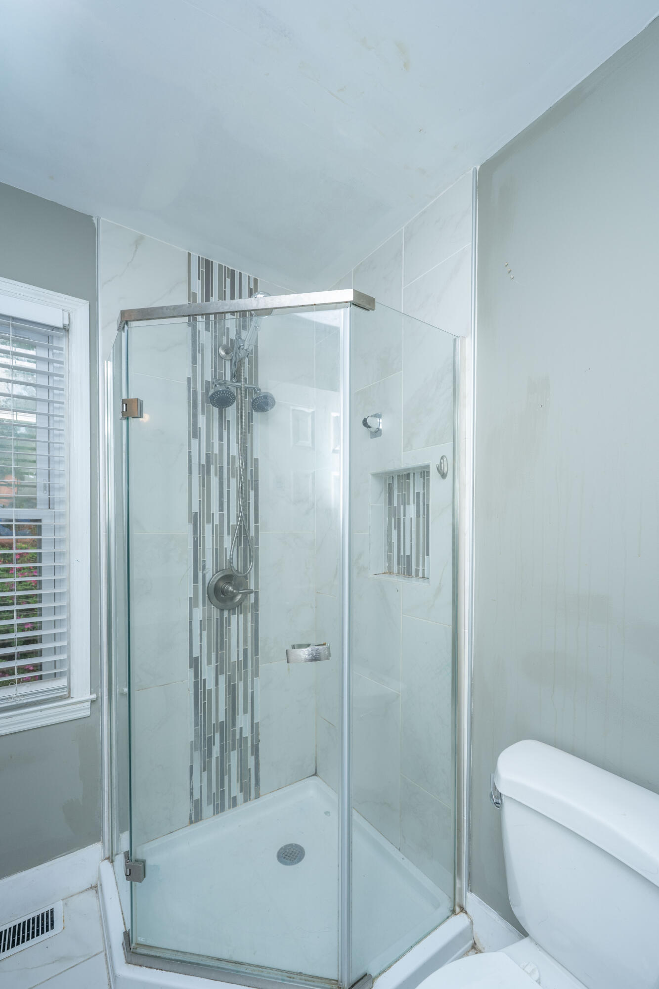 1121 Inverness Lane Hanahan, SC 29410 - Photo 26 of 43 1121InvernessLn028