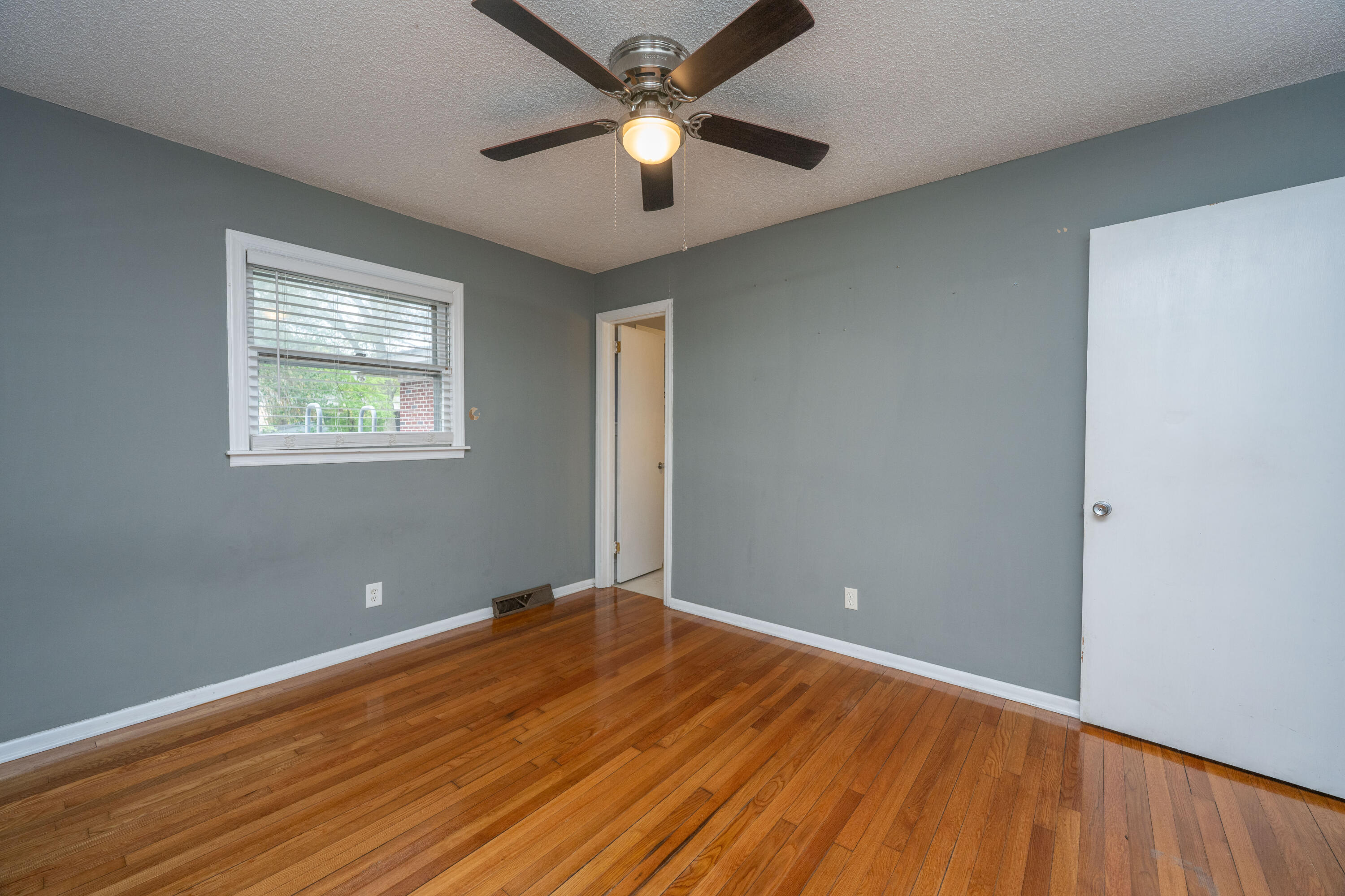 1121 Inverness Lane Hanahan, SC 29410 - Photo 29 of 43 1121InvernessLn031