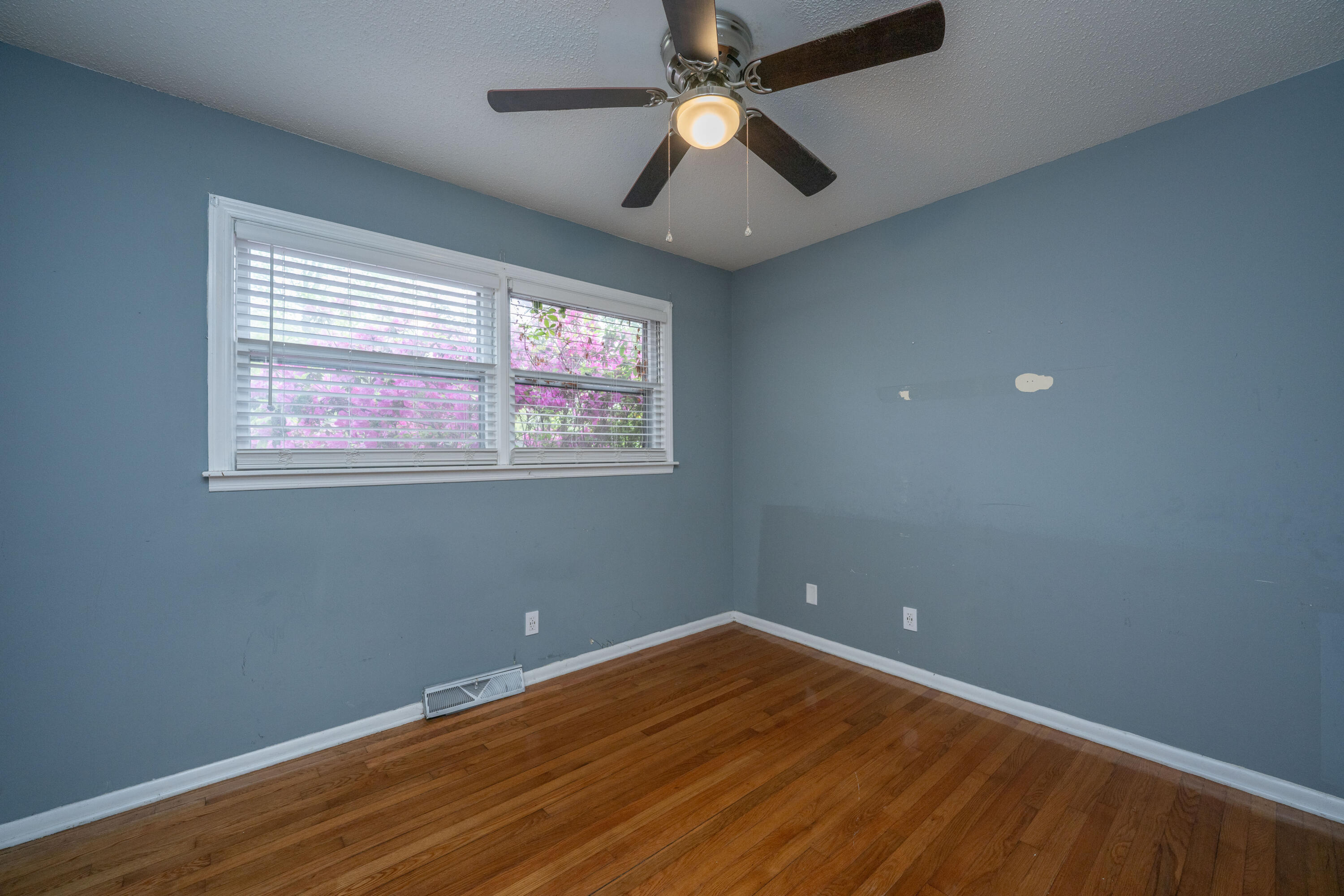 1121 Inverness Lane Hanahan, SC 29410 - Photo 33 of 43 1121InvernessLn035