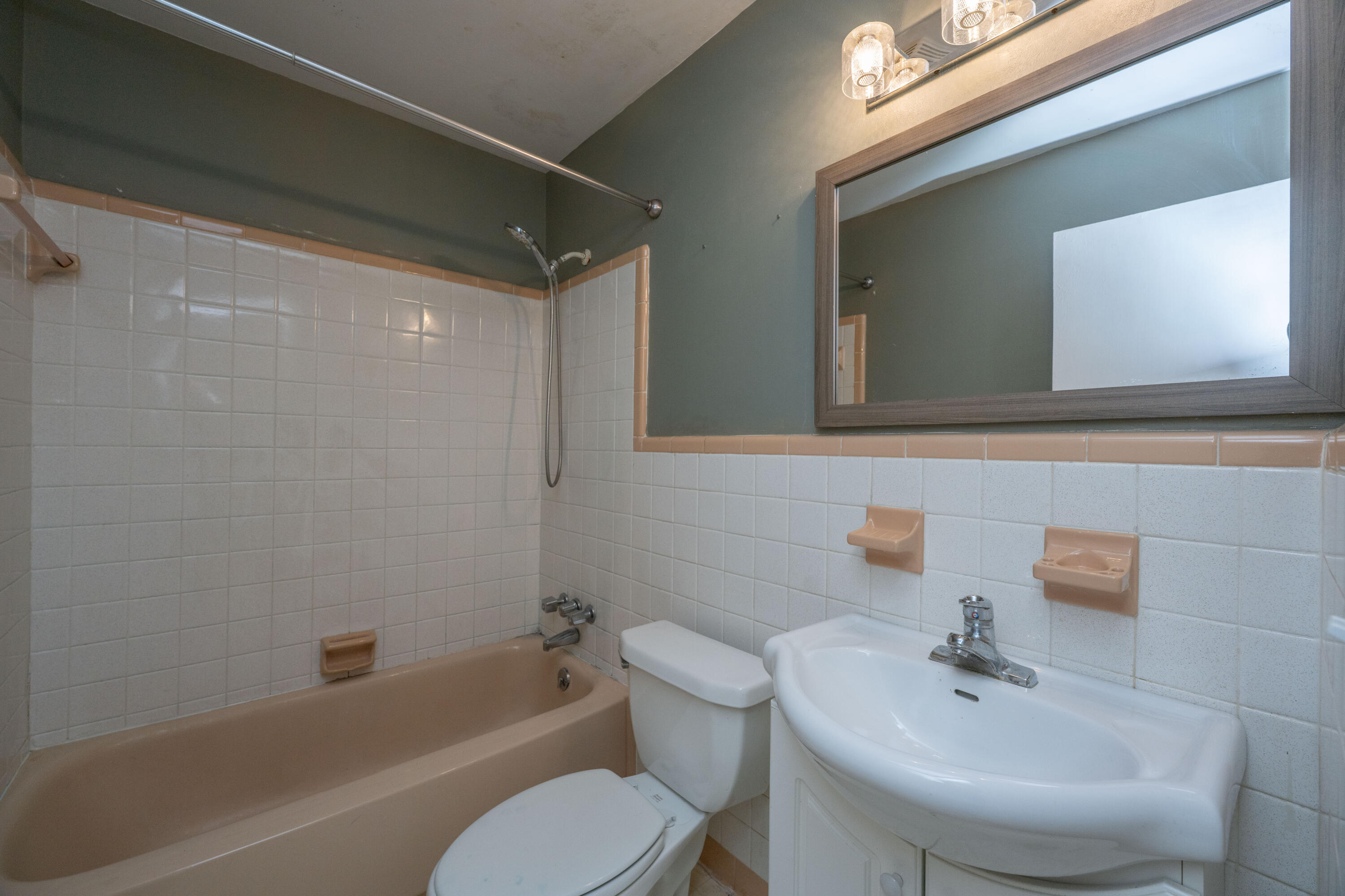 1121 Inverness Lane Hanahan, SC 29410 - Photo 35 of 43 1121InvernessLn037