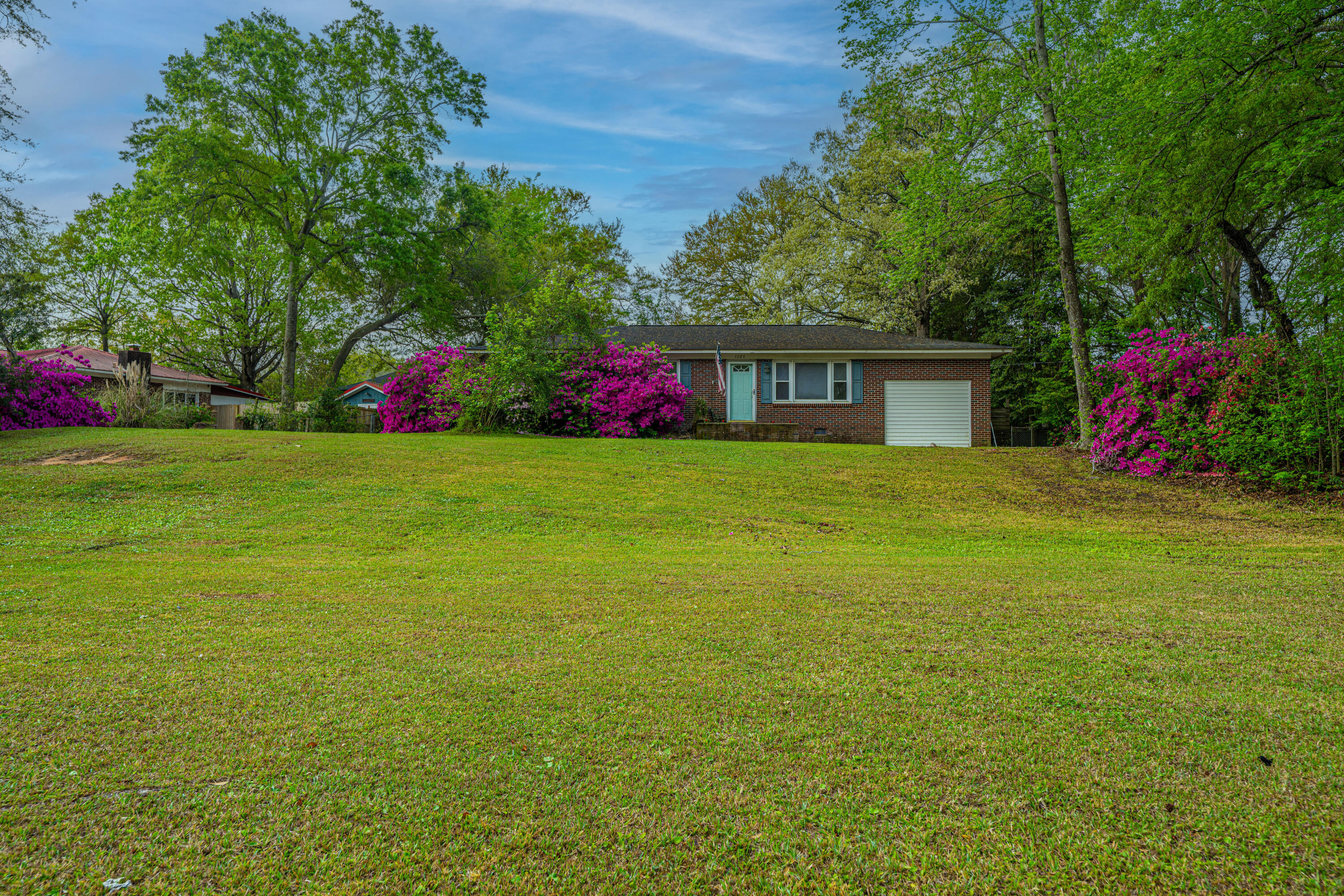 1121 Inverness Lane Hanahan, SC 29410 - Photo 4 of 43 1121InvernessLn006