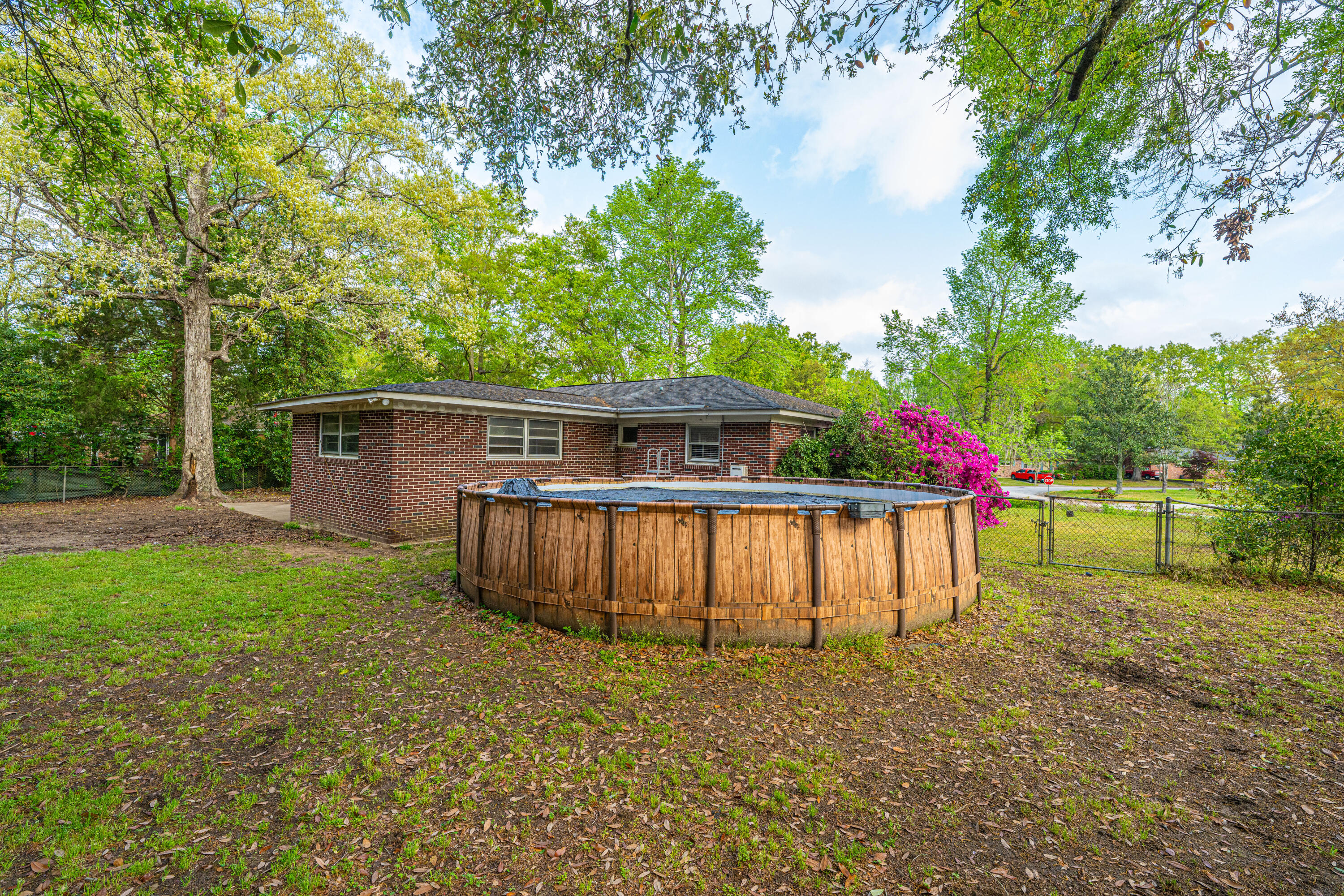 1121 Inverness Lane Hanahan, SC 29410 - Photo 42 of 43 1121InvernessLn045