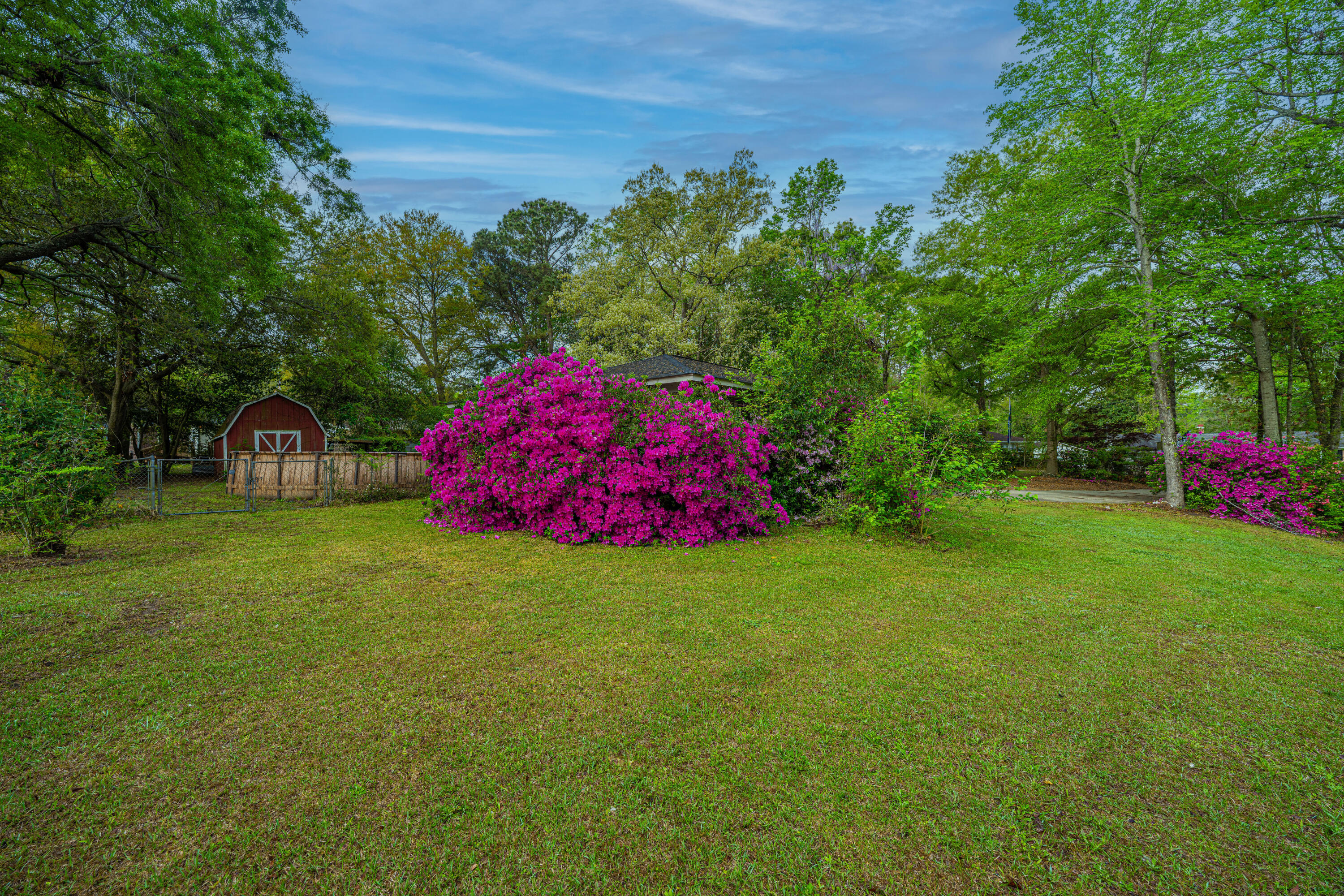 1121 Inverness Lane Hanahan, SC 29410 - Photo 6 of 43 1121InvernessLn008
