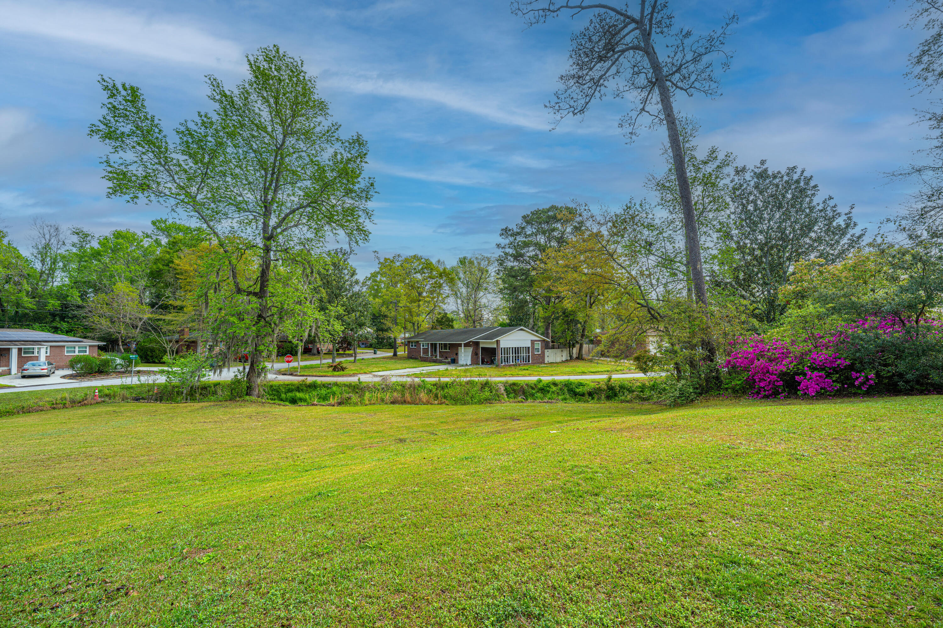 1121 Inverness Lane Hanahan, SC 29410 - Photo 7 of 43 1121InvernessLn009