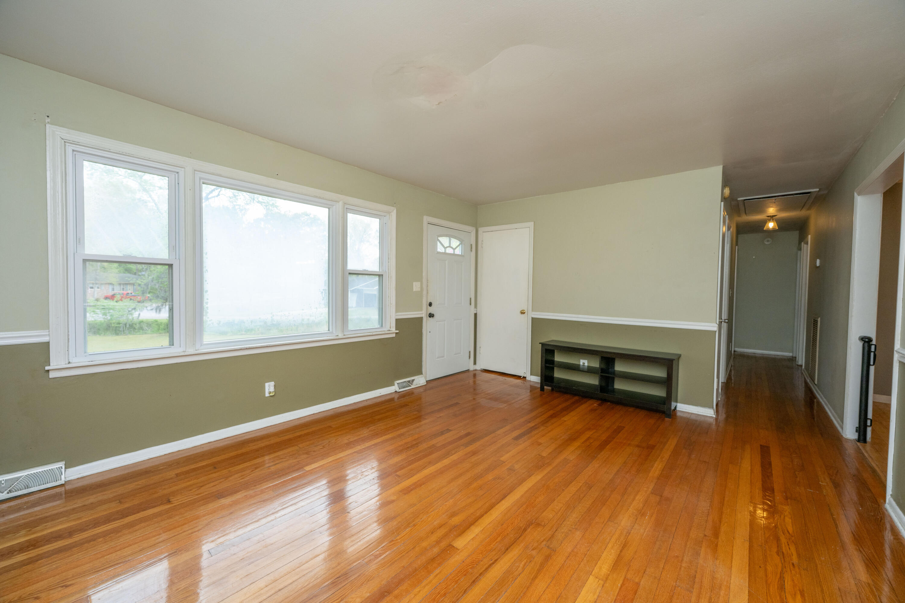 1121 Inverness Lane Hanahan, SC 29410 - Photo 10 of 43 1121InvernessLn012