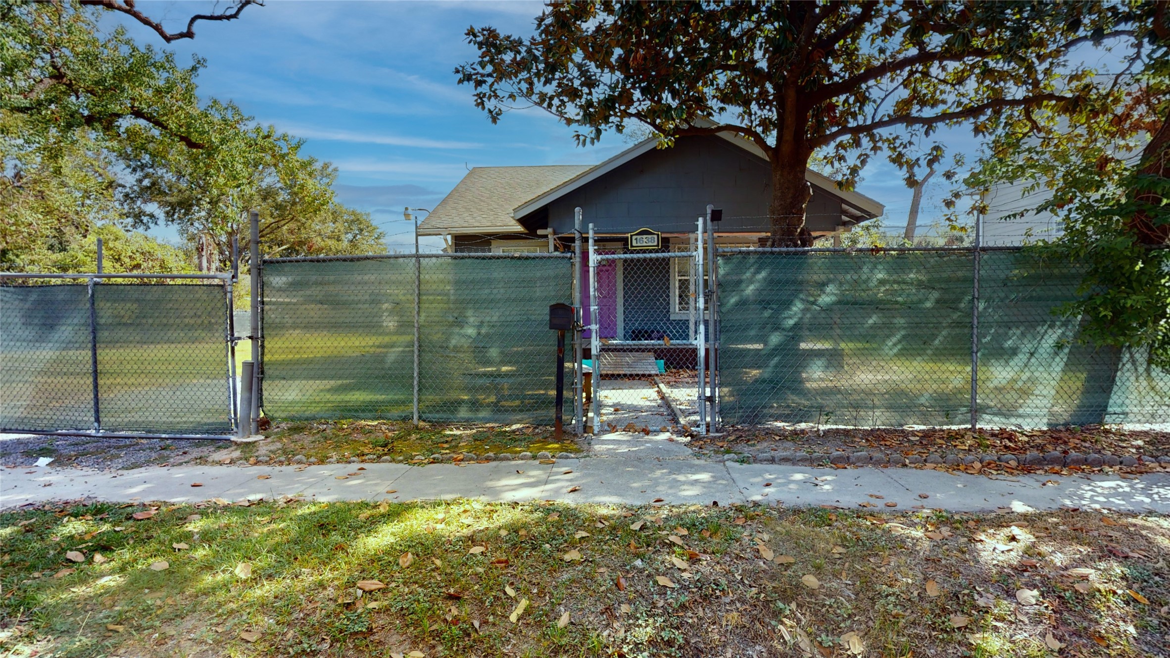 1638 Tabor Street Houston, TX 77009 - Photo 7 of 29 Home can be remodeled. Does need work.