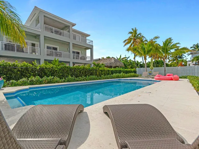 $2,400,000 | 317 East Seaview Drive, Marathon, FL 33050