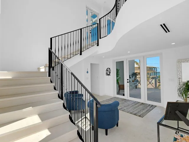 $2,400,000 | 317 East Seaview Drive, Marathon, FL 33050