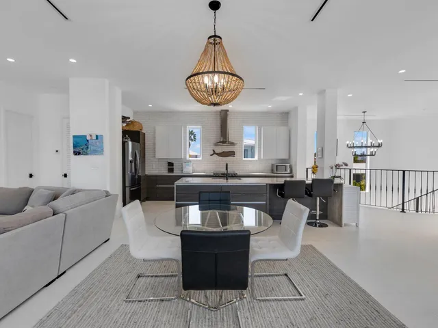 $2,400,000 | 317 East Seaview Drive, Marathon, FL 33050