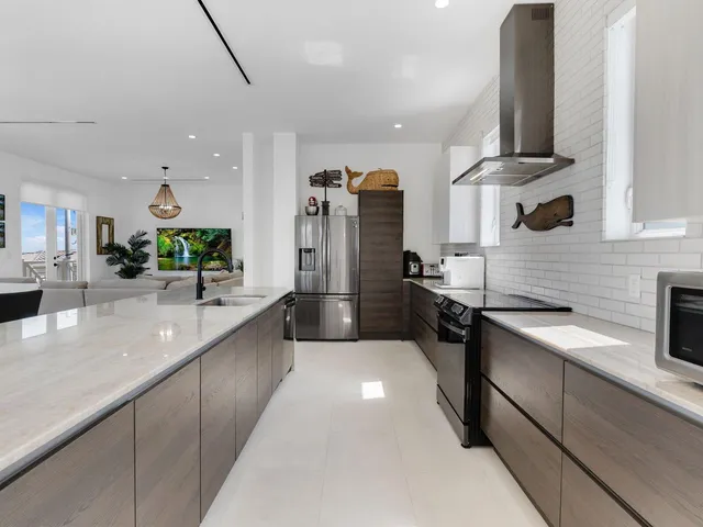 $2,400,000 | 317 East Seaview Drive, Marathon, FL 33050