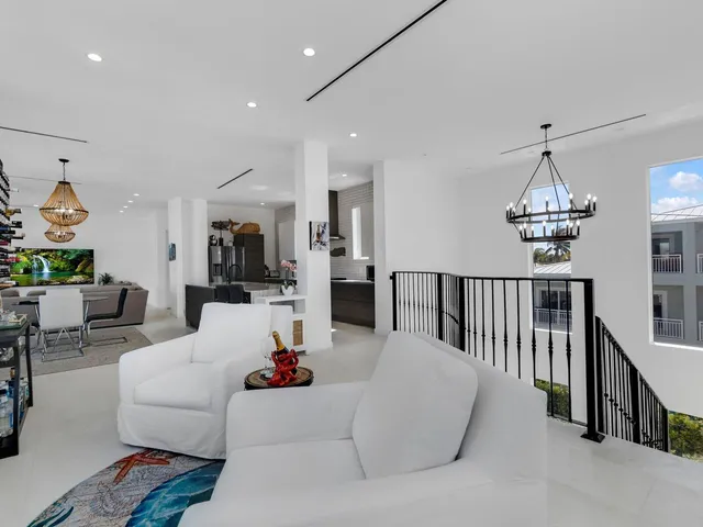 $2,400,000 | 317 East Seaview Drive, Marathon, FL 33050