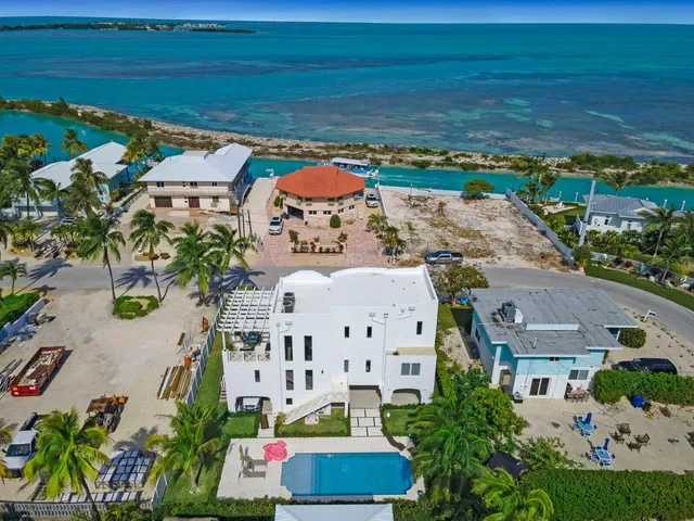 $2,400,000 | 317 East Seaview Drive, Marathon, FL 33050
