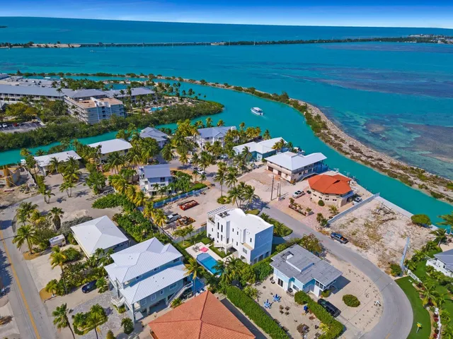 $2,400,000 | 317 East Seaview Drive, Marathon, FL 33050