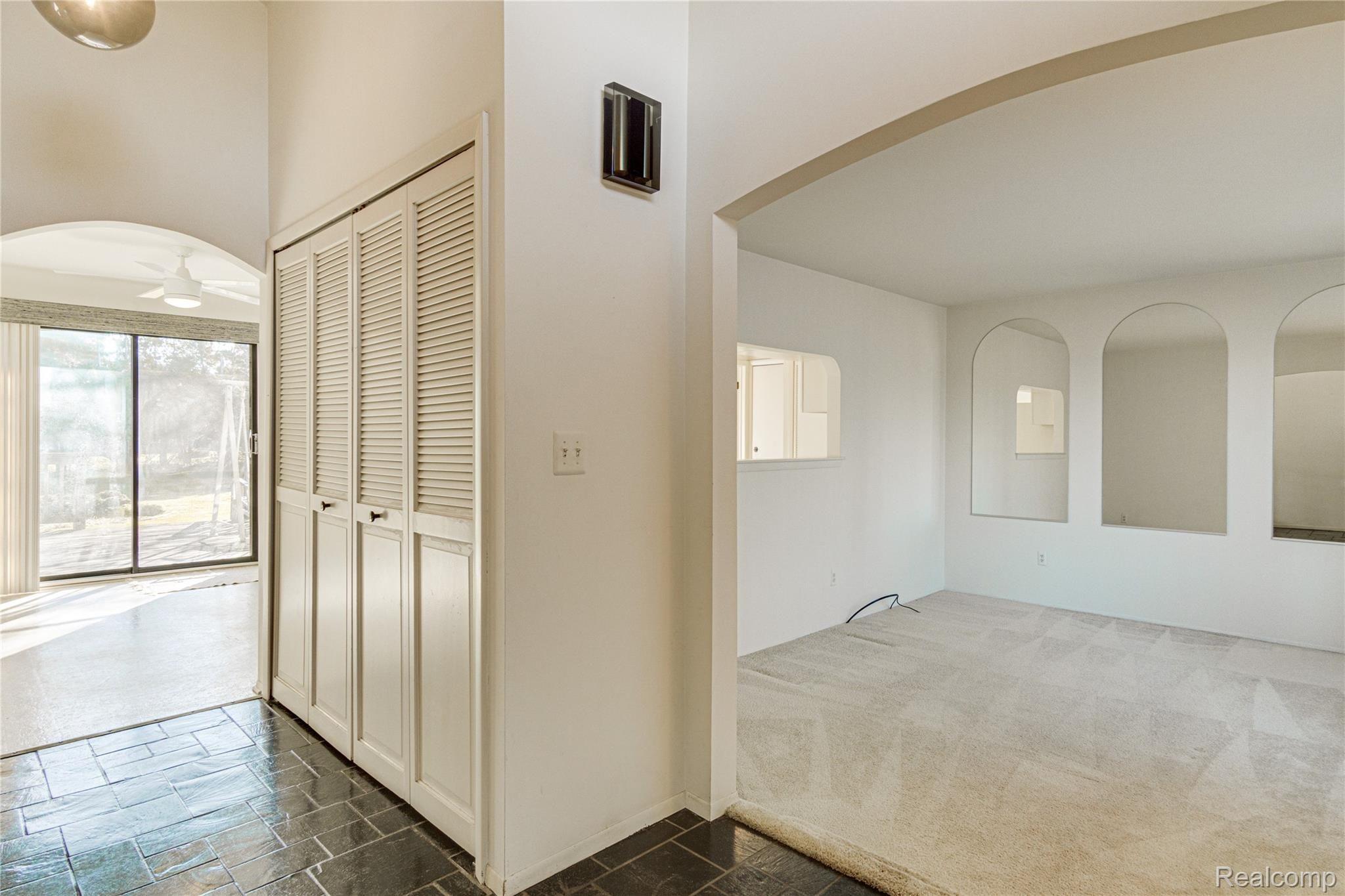 605 Castlebar Drive Rochester, MI 48309 - Photo 6 of 26 Fantastic details in this home with curved archways and slate tile flooring