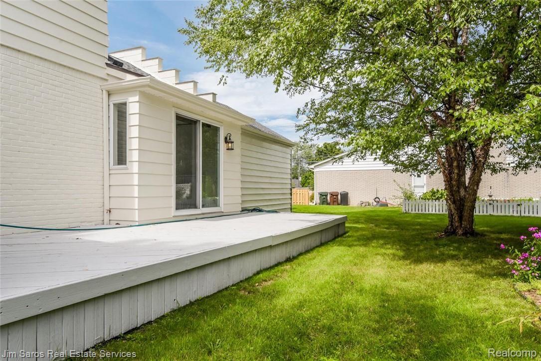 1390 Oxford Road Grosse Pointe, MI 48236 - Photo 18 of 22 1390 Oxford Rd Grosse Pointe-large-041-39-1390 Oxford Road Grosse Pointe-1499x1000-72dpi.jpg
