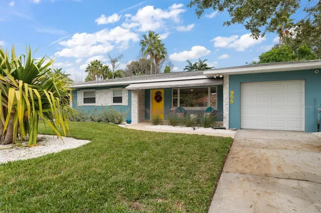 a view of a house with backyard and garden