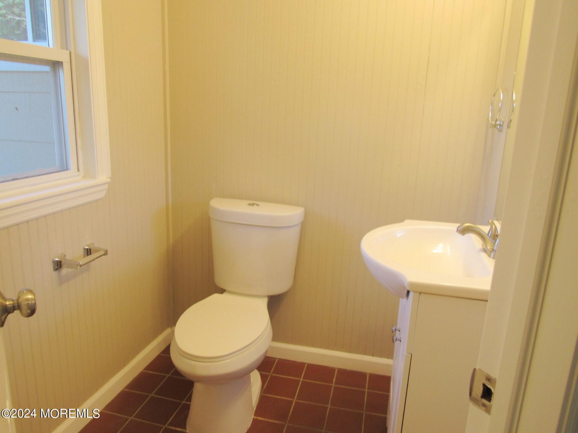 115 Solar Drive Brick, NJ 08724 - Photo 9 of 15 a bathroom with a toilet and a sink